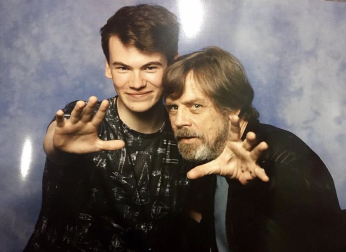 LeannaParsons's tweet photo. In 2016 I met Carrie Fisher and @Joel_Quirk met @MarkHamill at Star Wars Celebration. 
One week later I got a job at the same office as Joel and today we live together and do Star Wars things so MAY THE FOURTH BE WITH YOU 💥 https://t.co/6aywR2TAKN