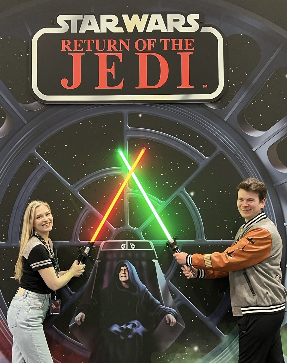 LeannaParsons's tweet photo. In 2016 I met Carrie Fisher and @Joel_Quirk met @MarkHamill at Star Wars Celebration. 
One week later I got a job at the same office as Joel and today we live together and do Star Wars things so MAY THE FOURTH BE WITH YOU 💥 https://t.co/6aywR2TAKN