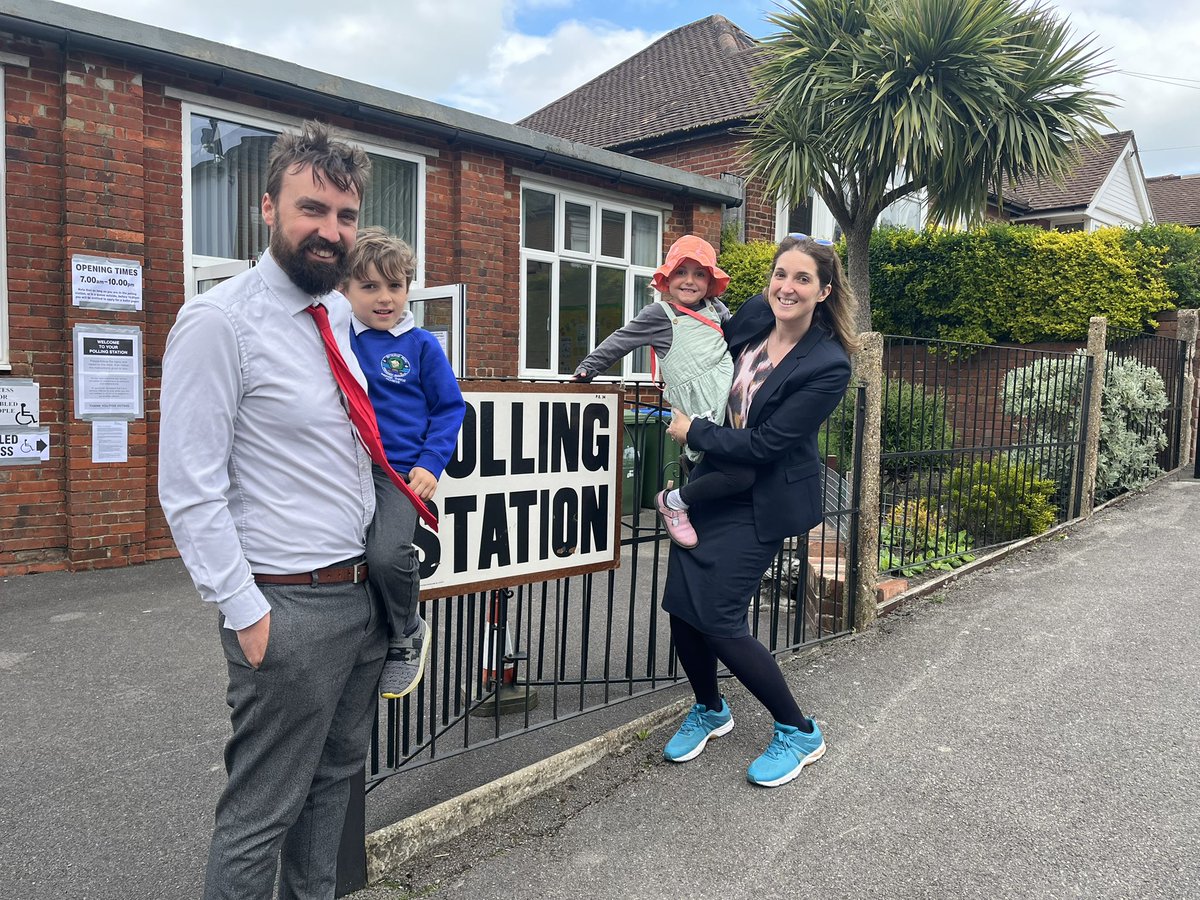 lucyw3bb's tweet photo. The big day has arrived!

Family democracy in action 🌹🌹🌹

 @philwebblab https://t.co/i24WHjVpGL