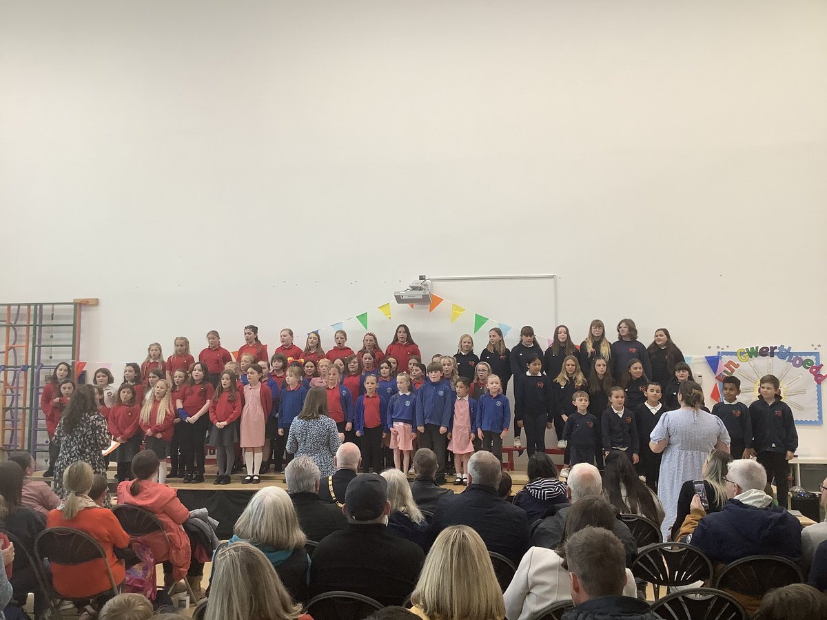 ysgolyddraig's tweet photo. We are so proud of everyone involved in Côr Cynefin! All of your hard work has paid off! Llongfarchiadau! 
A big thank you to our grownups who came to support us, too. 
@YDewiSant @stilltydps https://t.co/Qdkd71PVfz