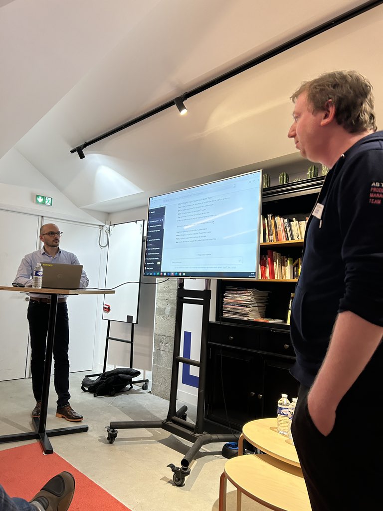 Démo live de ChatGPT par <a href="/glefur_/">Goulwen Le Fur</a> et <a href="/ovarloud/">Olivier Varloud</a> en tant que PM de la nuit des meetups comment améliorer la visibilité des speakers. Génération d’idées, rédaction de user stories, tests gherkin…