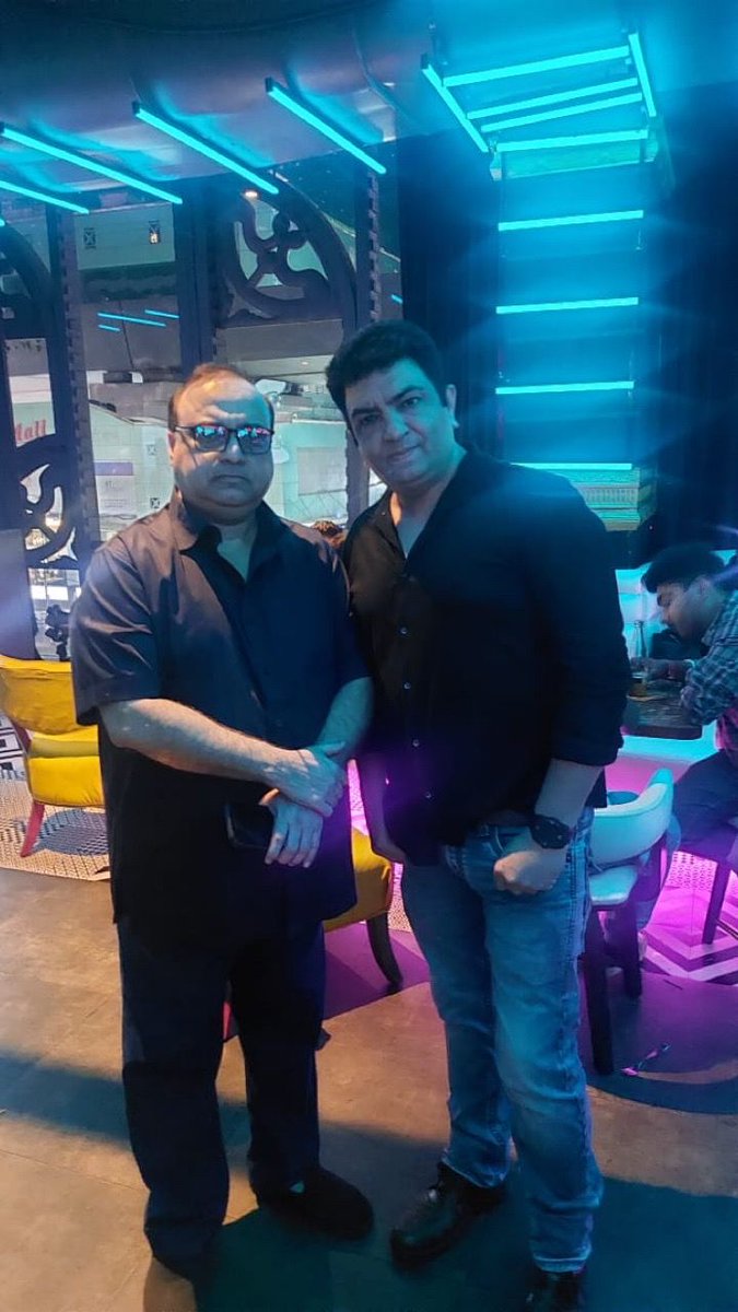Raviset33705868's tweet photo. BAD BOY movie Success Party #BadBoy @inboxpictures1 @Isajidqureshi #Anjumqureshi @namachaks @mithunda_off #Rajkumarsantoshi #NamashiChakraborty #Amrin @amrinqureshi99 #HimeshReshammiya @HimeshOnline
@iamjohnylever #badboy2023 @BadBoy_Film @ZeeMusicCompany https://t.co/4FBkpaY5IE