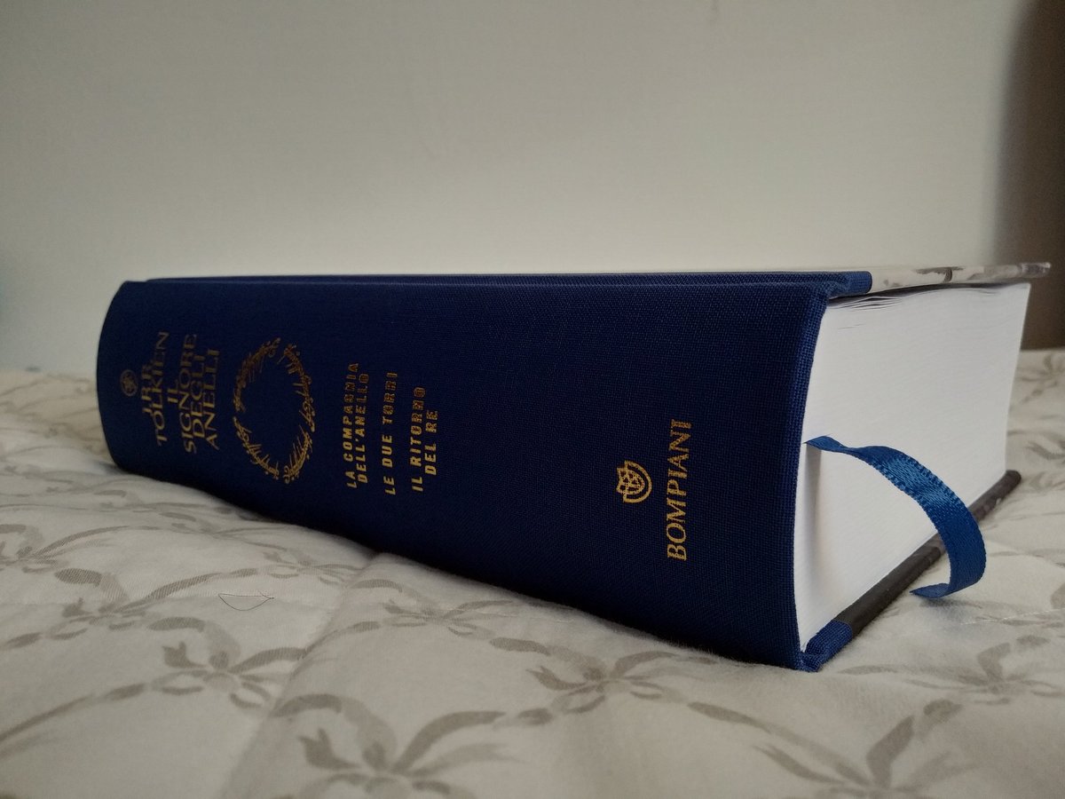 TheBestBookIta's tweet photo. Con grandissimo piacere, adesso posso aggiungere questo pezzo da  collezione alla mia libreria.
Il signore degli Anelli - J.R.R. Tolkien. Trilogia completa, tradotto da Ottavio Fatica, illustrato da Alan Lee e edito @libribompiani https://t.co/qdJ3fmcXoq