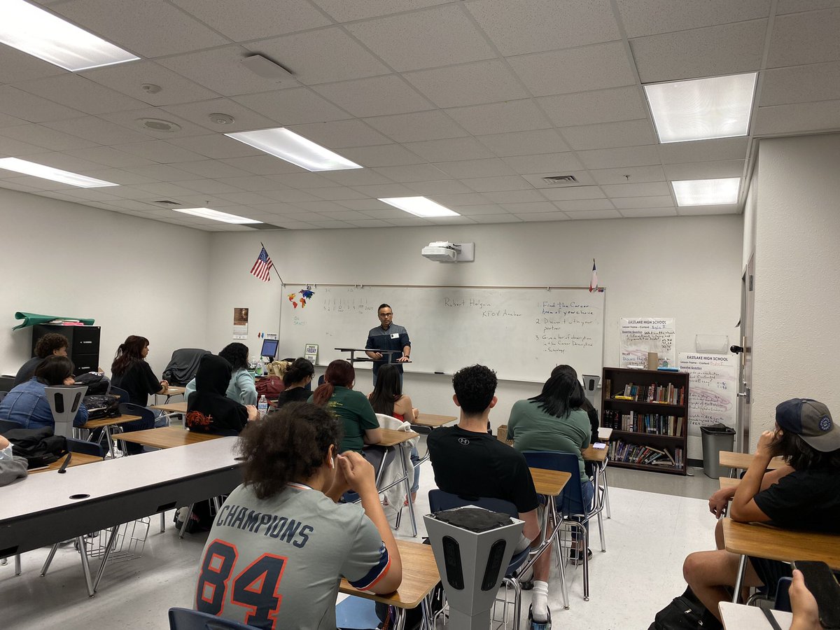 Robert Holguin from @KFOX14 is a excellent motivational speaker. Our Falcons are glad to have him in class today. #TeamSISD #FeartheFalcon #togetherWEareBETTER @Eastlake_HS