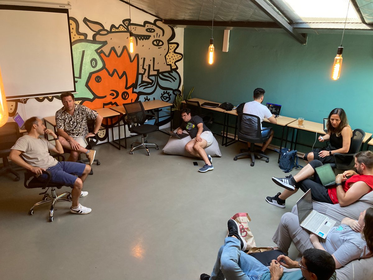 jomsosa's tweet photo. 2/5 Se definió la arquitectura de los contratos para optimizar la seguridad del #stAUR 🪐 token y de sus usuarios. Evitando el "depeg" con el activo base #AURORA token.
Primero, presentamos la idea frente al team de #MetaPool en Buenos Aires 🇦🇷.
Excelentes personas todos. https://t.co/C8gmW6hUk7