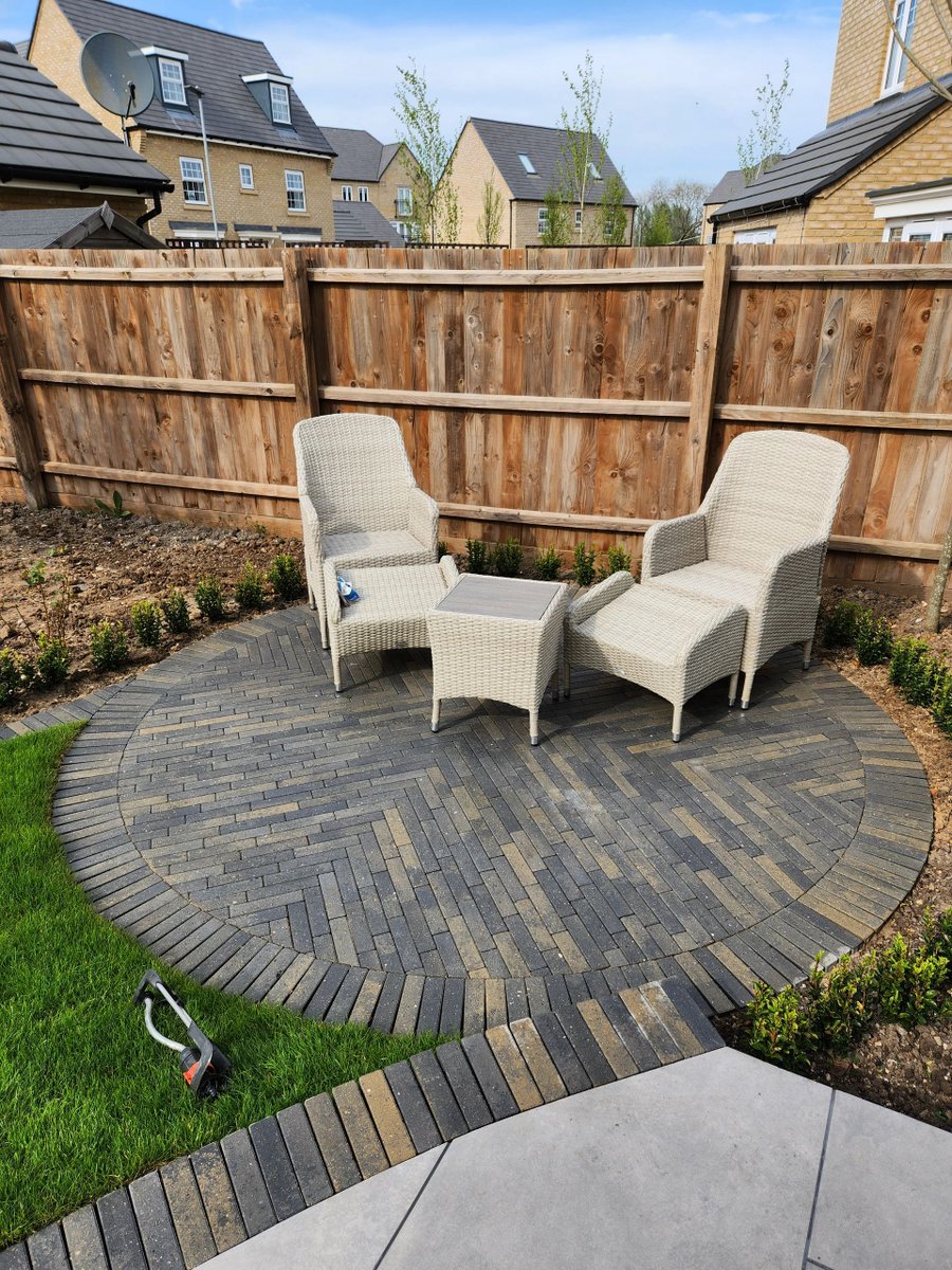 ProjectLandsca3's tweet image. One of our recent projects in Bury St Edmunds, a full garden design and build. 
Marshalls products were used throughout including decorative Botanic and Savanna linear pavers.
One of our favourite projects this year.

#gardendesign #garden #home