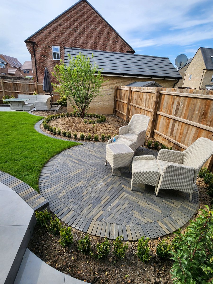 ProjectLandsca3's tweet image. One of our recent projects in Bury St Edmunds, a full garden design and build. 
Marshalls products were used throughout including decorative Botanic and Savanna linear pavers.
One of our favourite projects this year.

#gardendesign #garden #home
