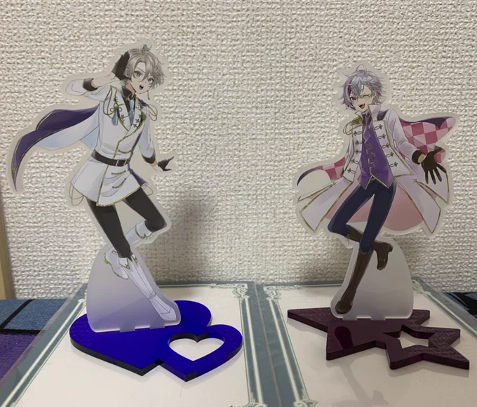 アイドルになりたい(!?)アニコブ2人のアイドル衣装のアクスタ作ったのなんかタイムリーでワロタ 実物めちゃくちゃかわいいので是非スペースに見にきてくださいそ-18でお待ちしてます