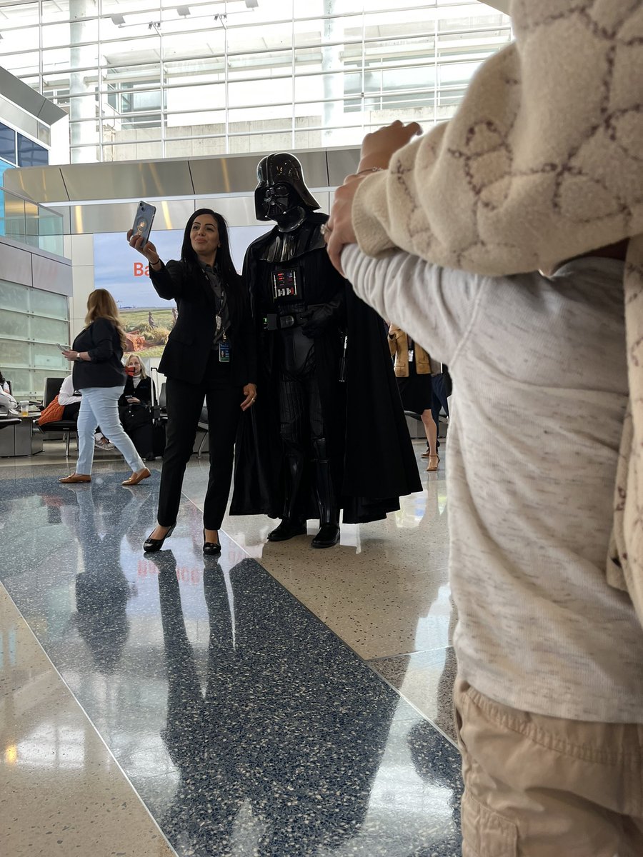 DFW Airport tweet media