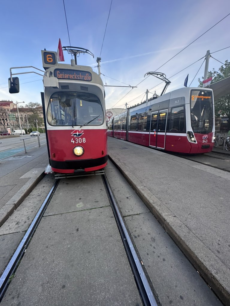 DerManiWarHier's tweet photo. Heute am #6er… Alt trifft Neu https://t.co/uPjXf8t0wo