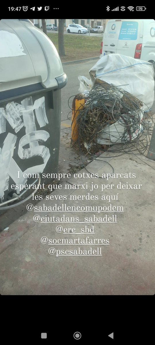 cristinyWTF's tweet photo. Farta de com es permet maltractar la zona del Riu Ripoll de Sabadell día rere día. Quina vergonya, més d'una setmana aquesta runa aquí. Fa vam passar per esperar 6 mesos per la retirada d'un cotxe cremat. Fins quan? @PSCSabadell @socmartafarres @GabrielFerDiaz @PodemSabadell https://t.co/FuOcvdEVtG