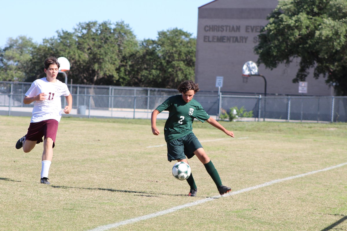 JagsJournalism's tweet photo. #JordanJournalism caught some great action shots from 7th grade's last week's game. #JordanMSIgnite 📸Addison Ortiz (8) https://t.co/ALSSIsSuXd