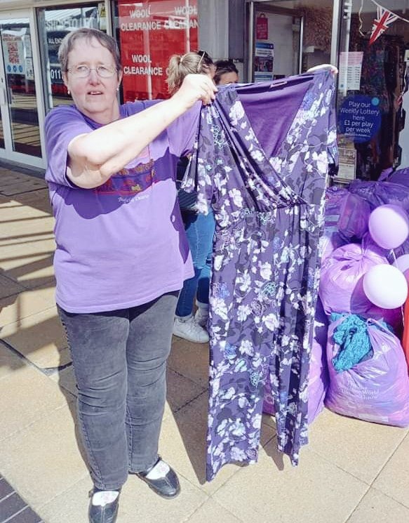 Yate_Volunteer's tweet photo. A big thank you to the ladies of #Yate @SlimmingWorld for your hard work dropping off donations for the #SWClothesThrow! 👗💪
And for raising over £100 by fundraising on the day!! 💜
Come down and see what goodies we have in store 🙌 https://t.co/Y4towj4GCK