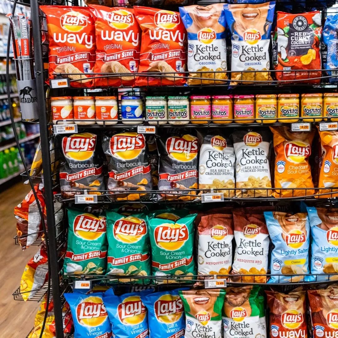 SunriverMarket's tweet photo. Need something salty to balance out your sweets? We've got bags and bags of options we're sure would do the trick, so swing by and pick up some snacks -- or more sweets... who are we to judge! https://t.co/thB9qpD6vq