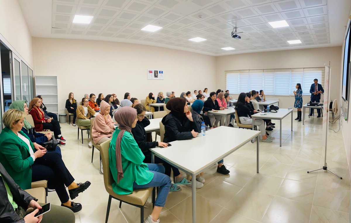 ozlemisikkdogan's tweet photo. Davranışsal Bağımlılık Semineri Edirne Kız Yurdunda gerçekleştirildi.Emeği geçen herkese teşekkür ederiz @selimakGSB @GSB_Edirne @EdirneKYGM @arzum_bulduk @ayseock @blghnbbtrk https://t.co/NznBmtRyMe
