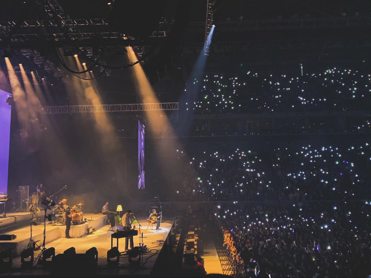 leora_anne's tweet photo. #The1975 #AtTheirBest 🖤🤍🌈🥰😍
What a good way to unwind this week 🩷
The 1975 never fails to put up a great show 🌈🖐🏻
Matty, Adam, George and Ross are the coolest guys ever 🫶🏻
I'll always be a fan 🥰🥳😚.. can't wait for the next album!! https://t.co/RCRTVoiZxh
