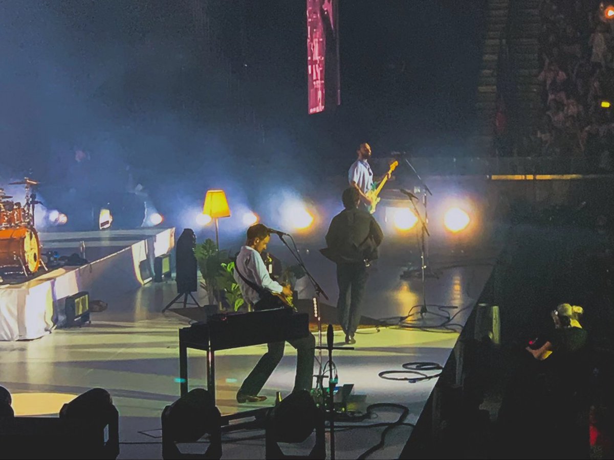 leora_anne's tweet photo. #The1975 #AtTheirBest 🖤🤍🌈🥰😍
What a good way to unwind this week 🩷
The 1975 never fails to put up a great show 🌈🖐🏻
Matty, Adam, George and Ross are the coolest guys ever 🫶🏻
I'll always be a fan 🥰🥳😚.. can't wait for the next album!! https://t.co/RCRTVoiZxh
