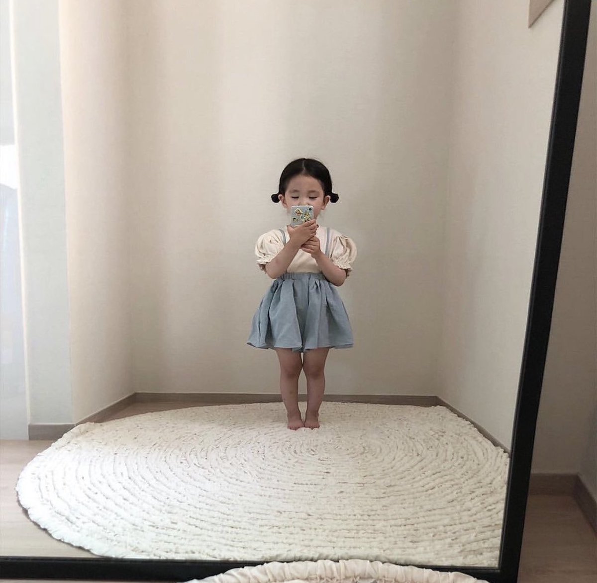 GossipRoomOff's tweet photo. Les selfies miroir les plus mignons que vous verrez aujourd’hui ! 🥹🪞

📸: 2ah_in (IG) https://t.co/nvDG1qJrhr