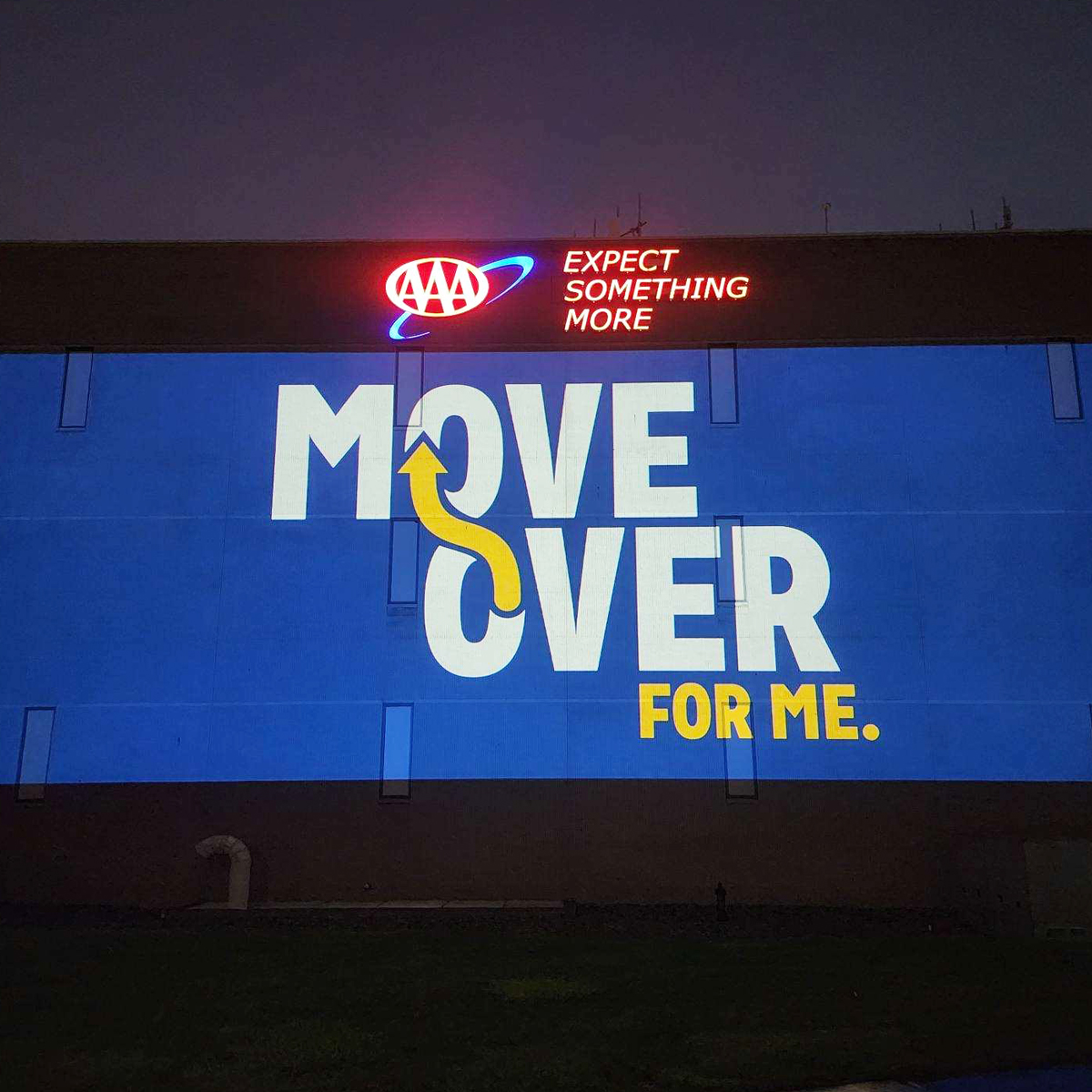 AAA_Michigan's tweet photo. AAA is lighting up our Michigan HQ to remind drivers to slow down & move over when seeing a broken-down or emergency vehicle on the roadside. Play your part in getting them home safely. #WeAreAAA #MoveOverForMe https://t.co/wlh4PezbUZ