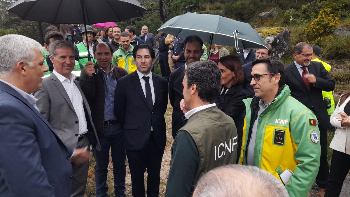 ambiente_pt's tweet photo. O #MAAC, Duarte Cordeiro, e o #SECNF, João Paulo Catarino, visitaram esta tarde o Parque Nacional da Peneda-Gerês com João Manuel Esteves, edil de Arcos de Valdevez e Presidente da Comissão de Cogestão do parque, e o Presidente da Câmara de Terras de Bouro, Manuel Tibo. https://t.co/GpmjlEZUWk