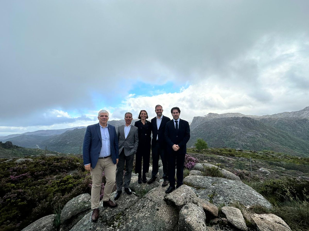 ambiente_pt's tweet photo. O #MAAC, Duarte Cordeiro, e o #SECNF, João Paulo Catarino, visitaram esta tarde o Parque Nacional da Peneda-Gerês com João Manuel Esteves, edil de Arcos de Valdevez e Presidente da Comissão de Cogestão do parque, e o Presidente da Câmara de Terras de Bouro, Manuel Tibo. https://t.co/GpmjlEZUWk
