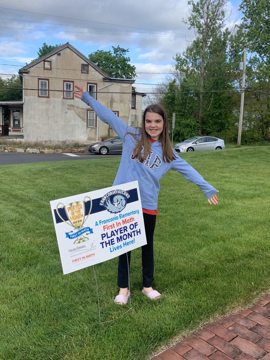 An early morning sign delivery! Do you recognize this smartie? Yes, it is her second time earning Player of the Month!! ⁦<a href="/FirstInMath/">First In Math</a>⁩ ⁦<a href="/cs_stover/">Mr. Stover</a>⁩
