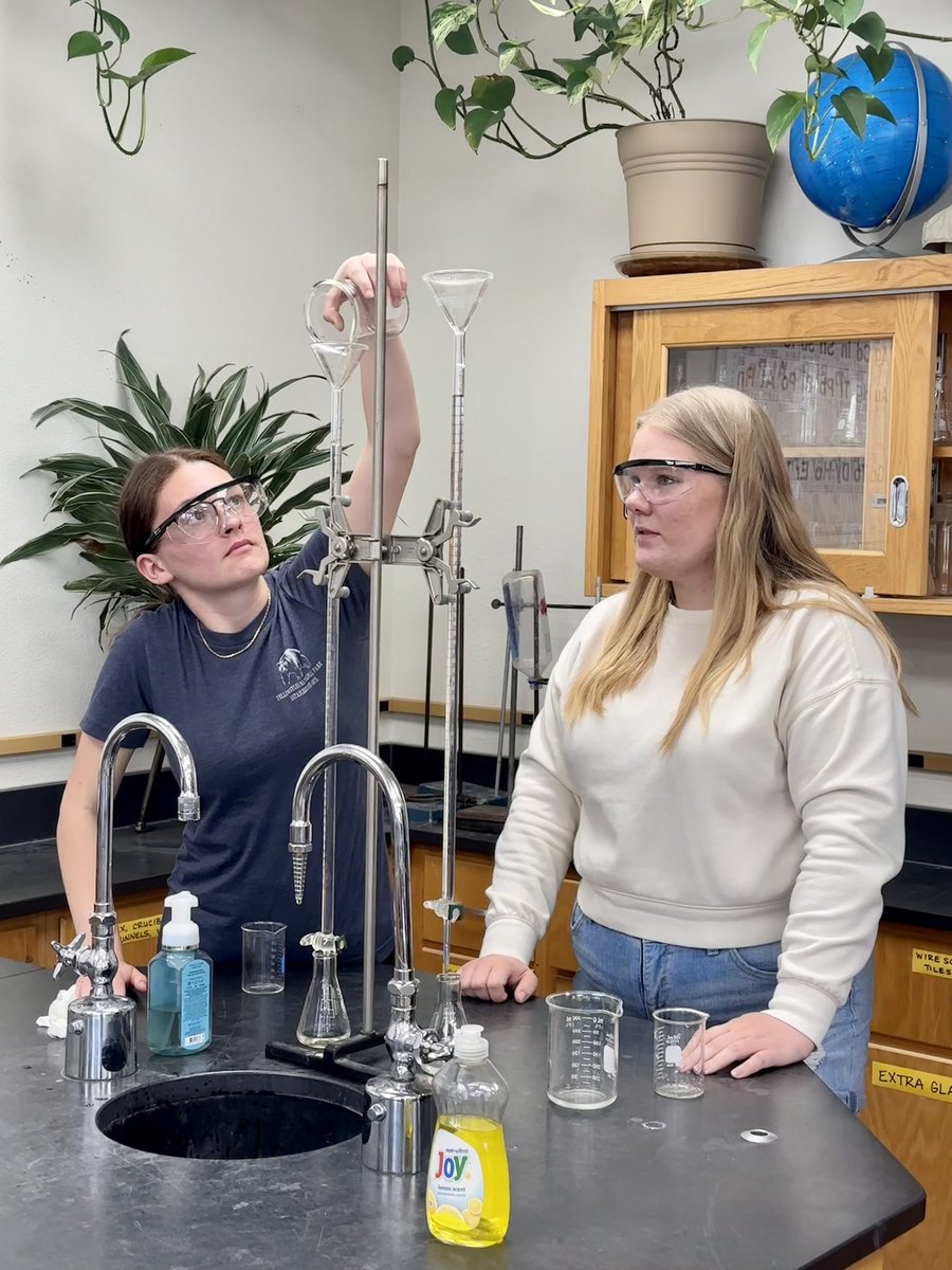 PCS_Pride's tweet photo. Chemistry:
Students are performing a titration lab with sodium hydroxide and hydrochloric acid. Phenolphthalein is the indicator that turns a light pink when the equivalence point has been reached. #handsonlearning #labskills #titrations https://t.co/1JuZlIHiC7