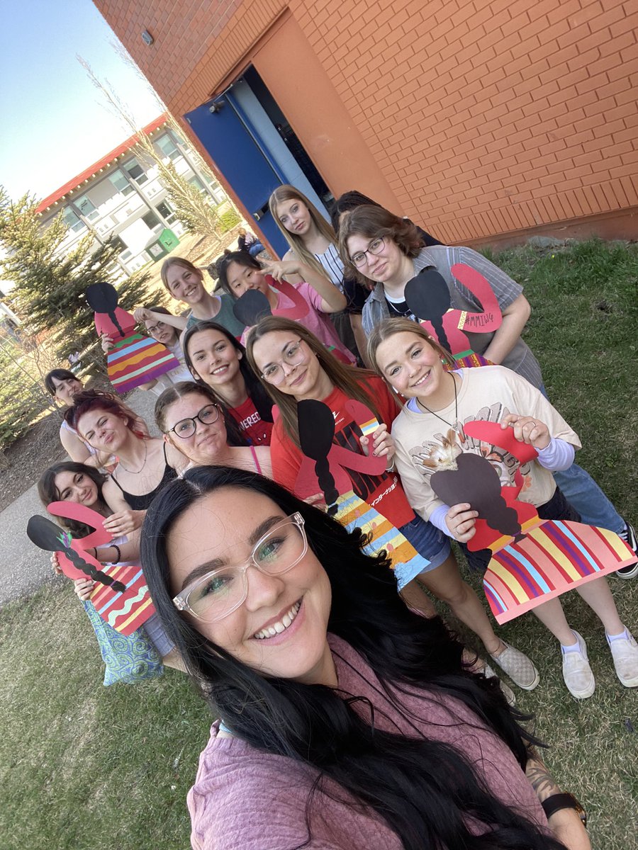 edwith_y's tweet photo. #reddressday window art by my Indigenous studies class! #MMIW #MMIWG #MMIWG2S @WmEHay @clearviewpublic https://t.co/Zjky6hOdmx