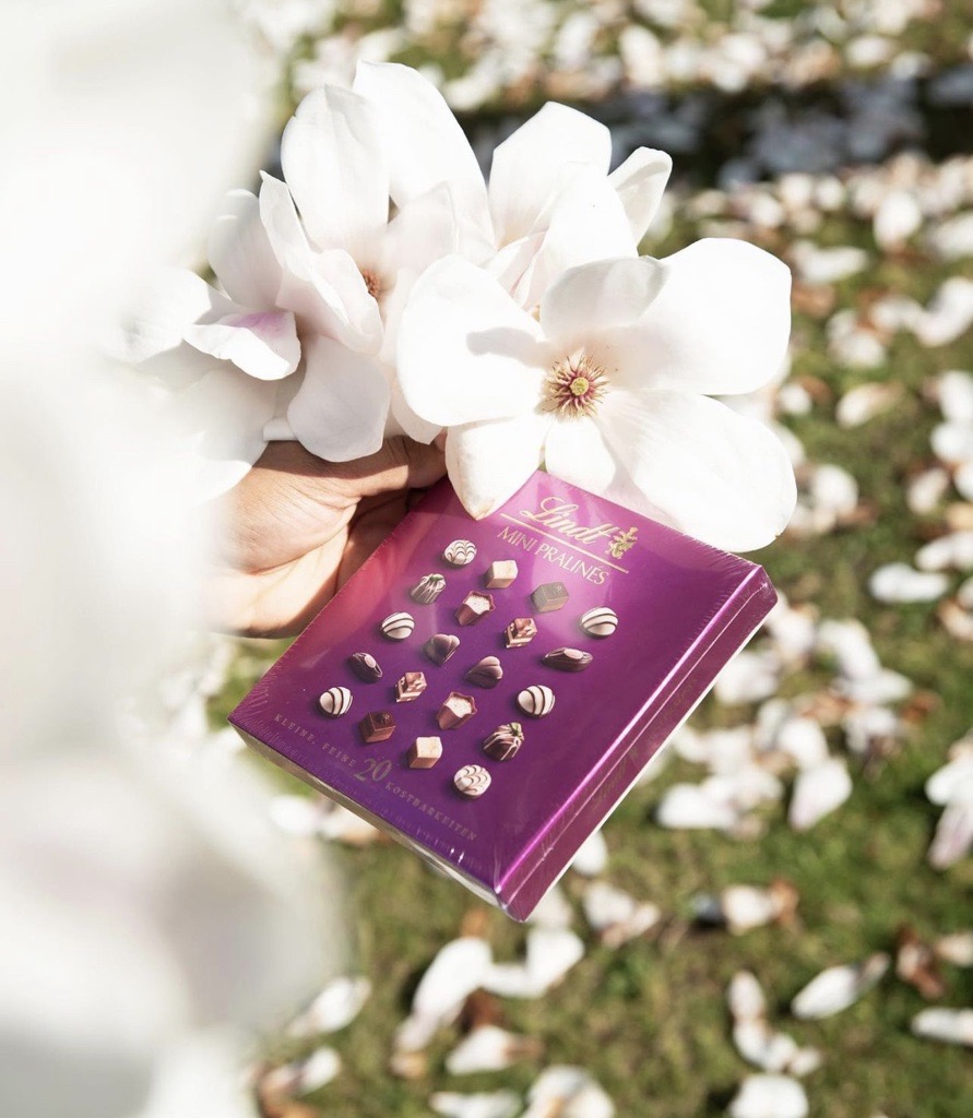 Make your mom feel extra special this Mother's Day with a gift that's as sweet as she is 🍫💕 @lindtcanada 

Visit Lindt at Grasslands today!