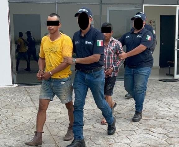 Adela_Micha's tweet photo. #Veracruz | Unidad Antisecuestro detiene a tres presuntos delincuentes en #Acayucan, señalados de plagiar y asesinar a un productor agrícola en agosto de 2021. https://t.co/alHQK4KpEo