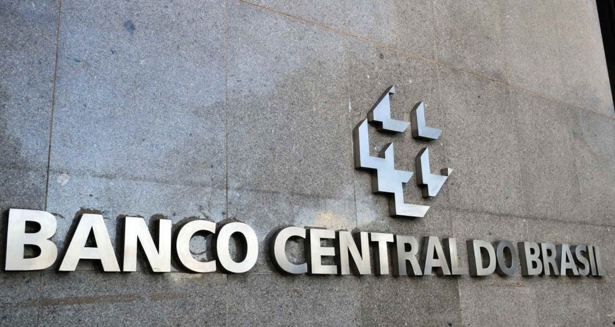 BrazilBriefing's tweet photo. Die brasilianische Zentralbank hält den Zinssatz bei 13,75% und widersteht Lulas Druck 
#Brasilien #Leitzins #BCB #Lula
https://t.co/JtxBFtiBz6 https://t.co/3SqFJwCsGJ