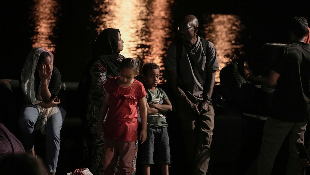 Sudan - Augenzeugen berichten vom Grauen in Khartum: »Wir hielten den Kindern die Augen zu« dlvr.it/SnXVPd