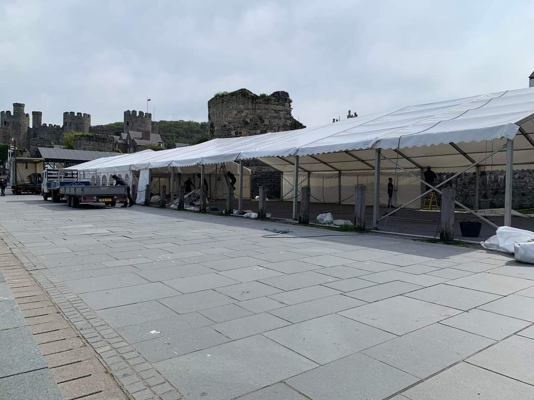 The build-up begins.

#northwales2023 #conwypiratefestival #northwales #conwypirates #buriedtreasure #pirates #captaindavies #conwypirateweekend #conwy