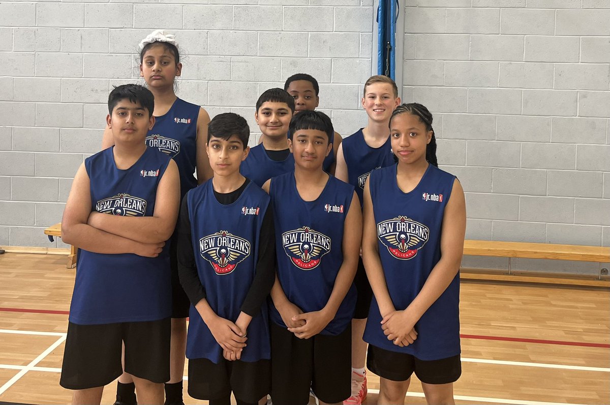 HolyheadPE's tweet image. Y7 Western Conference SF result: @holyhead_school 10 - 18 Heath Park School.
Well done Heath Park, good luck in the Conference Finals 💪🏻
#WeGoAgainNextSeason #LORIC #WatchThisSpace 🏀
Player of the Game - Callum ⭐️
Player of the season - Zemirah 🏆