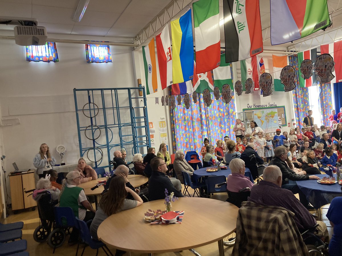 Mrs_Hackett_DHT's tweet photo. This afternoon @MowmacreHill were joined by friends from Diamond House to celebrate the coronation with a superb concert directed by our very own Mrs Ewing #coronation https://t.co/2hdBSieutf