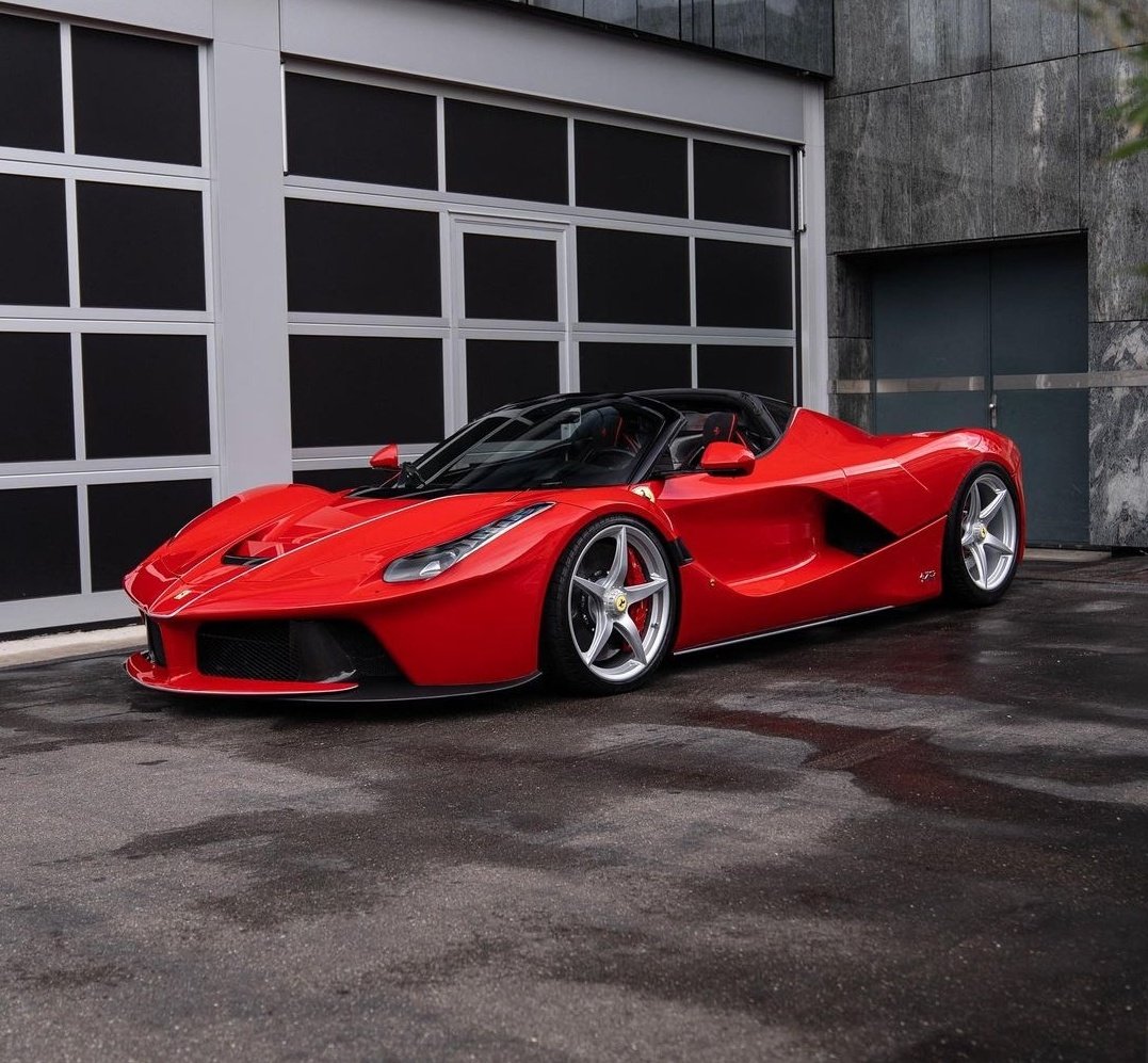 DailyFerrariTM's tweet photo. Ferrari LaFerrari Aperta 🇮🇹 https://t.co/8EUhsw3zyF