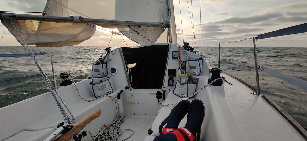 zcz3tech's tweet photo. Another overnight sail under moonlight, trying not to fall asleep as I cross the Humber shipping lanes. Felixstowe to Scarborough in 23 hours and now for some Yorkshire bangers and mash 🤤 https://t.co/T8th1dsCLK