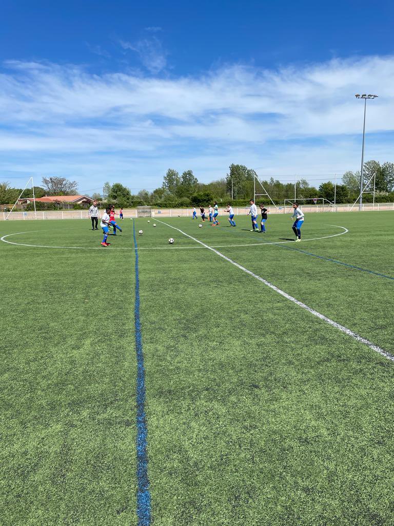 ⚽️ Nos jeunes de la section sont de retour sur le rectangle vert après un hiver en Futsal 💪🏻 
<a href="/acgrenoble/">Académie de Grenoble</a> #sectionsportive #excellence #plaisir