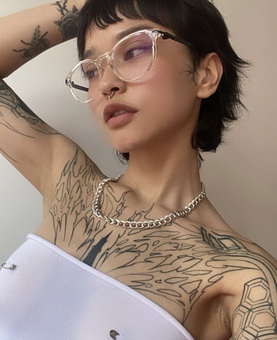 succubus material? https://t.co/QfkXRdr0Qb