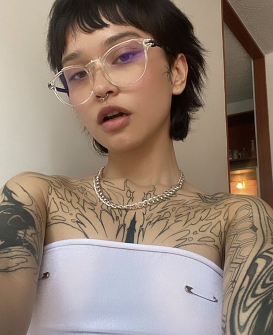 succubus material? https://t.co/QfkXRdr0Qb