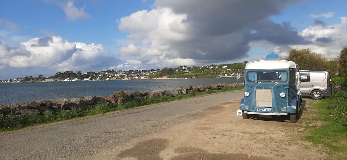 Jachienke's tweet photo. Camper with a view. De pensionada's hebben het weer goed voor elkaar. #pensionadas https://t.co/vFyfYtOxFi