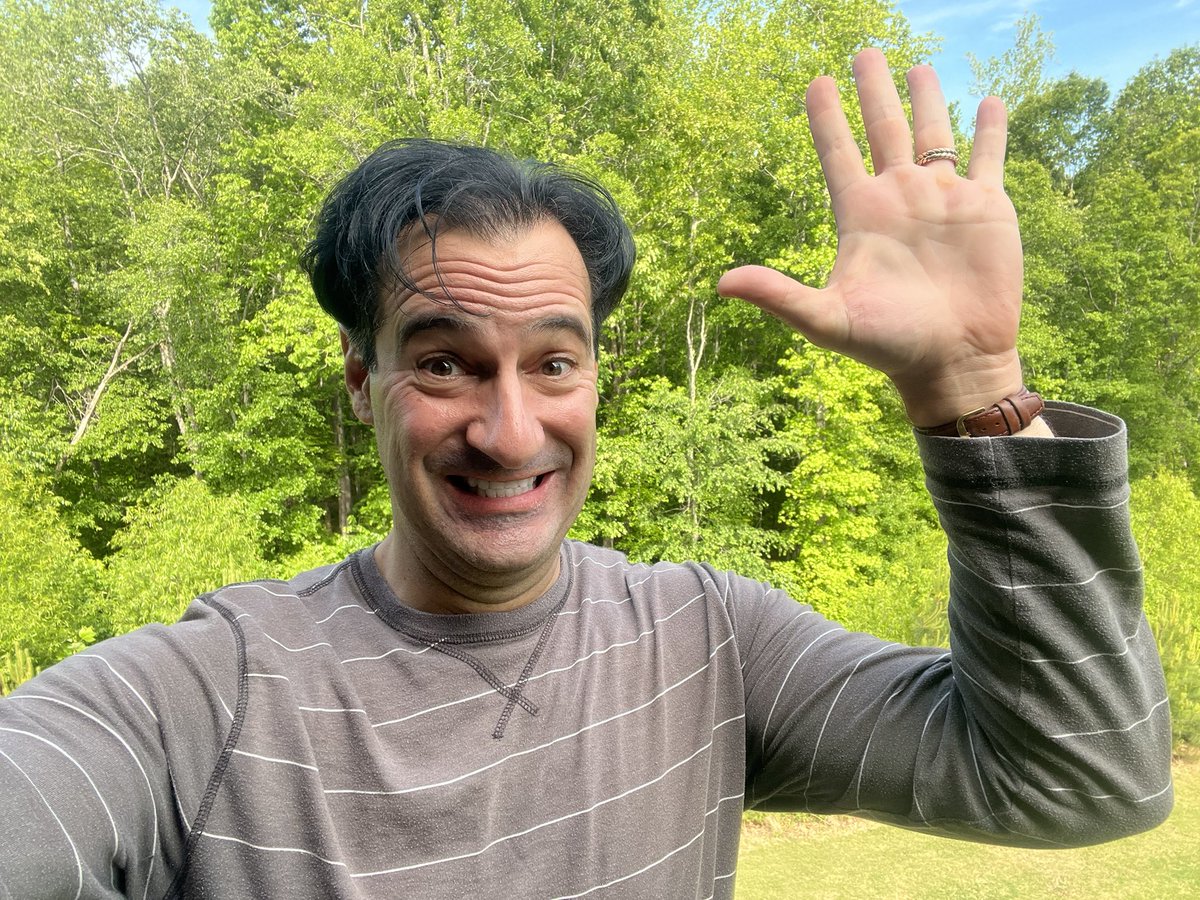Carl Azuz tweet media