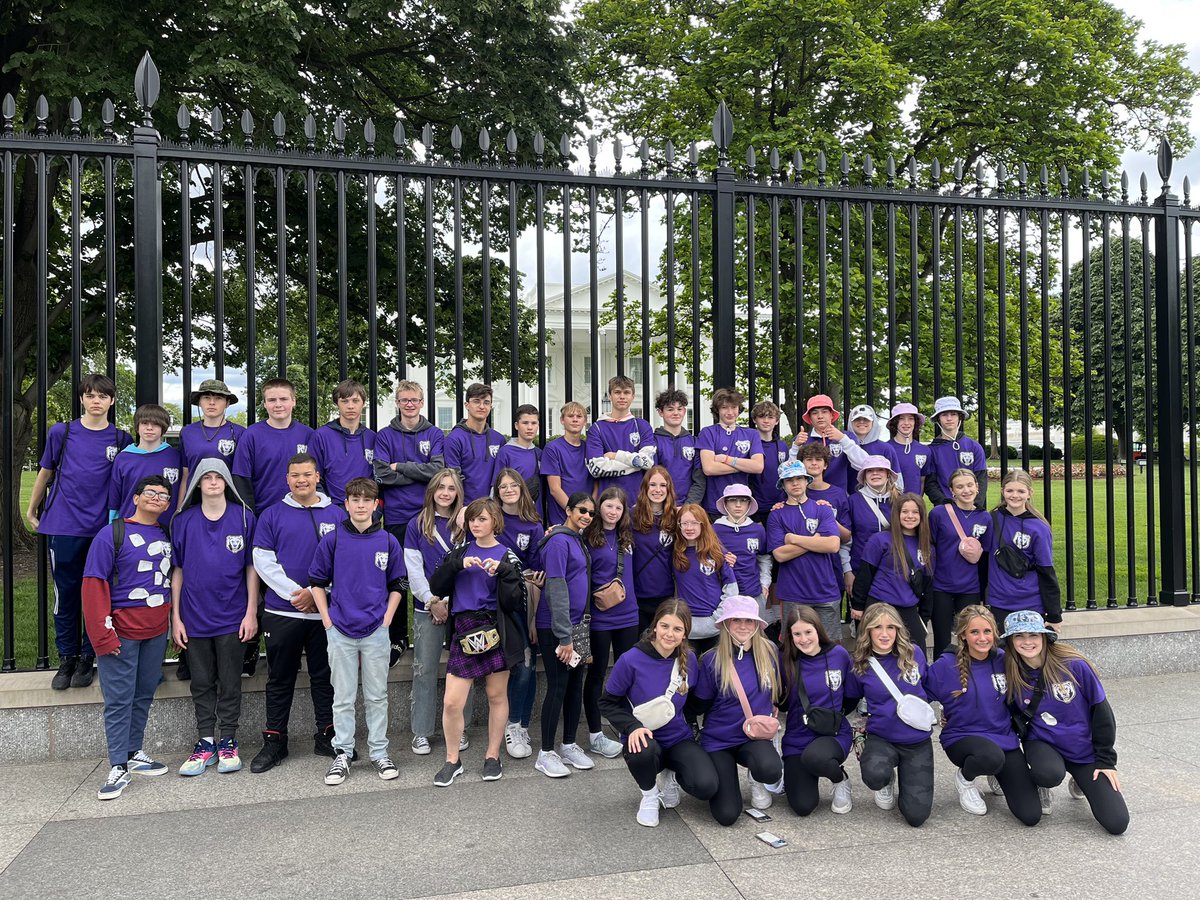 Bus 3 hiding behind them is the White House! Lol #NRinspiregreat