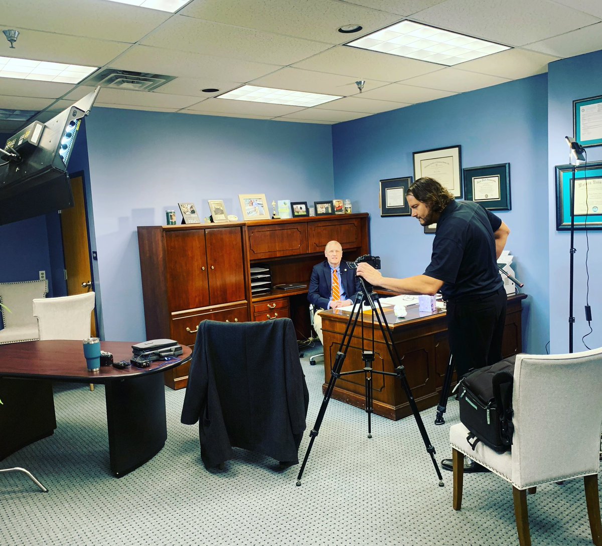 KVTProductions's tweet image. 🎬🎥 The KinoFlo can really tie the room together. Major @PIMS5808 announcement coming next week! #kinoflo #film #filmlife #pims #pittsburgh #mortuaryscience #mortuaryschool