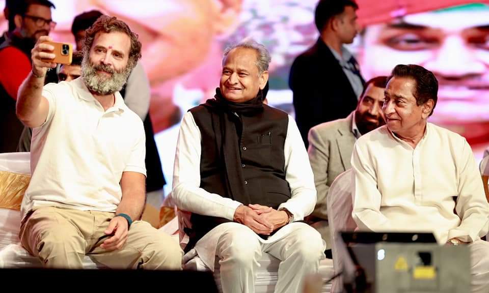 राजस्थान के लोकप्रिय और यशस्वी मुख्यमंत्री मा श्री <a href="/ashokgehlot51/">Ashok Gehlot</a> जी को जन्मदिन की हार्दिक बधाई और शुभकामनाएं 💐🎂🌹
राजस्थान में आपके नेतृत्व में पुनः सरकार बने शुभकामनाएं 💝🎂💐
कृपया अपने जन्मदिन पर #REET2016 के अभ्यर्थियों को उपहार दीजिये 
#StayBlessed 
#HBD_AshokGehlotJi