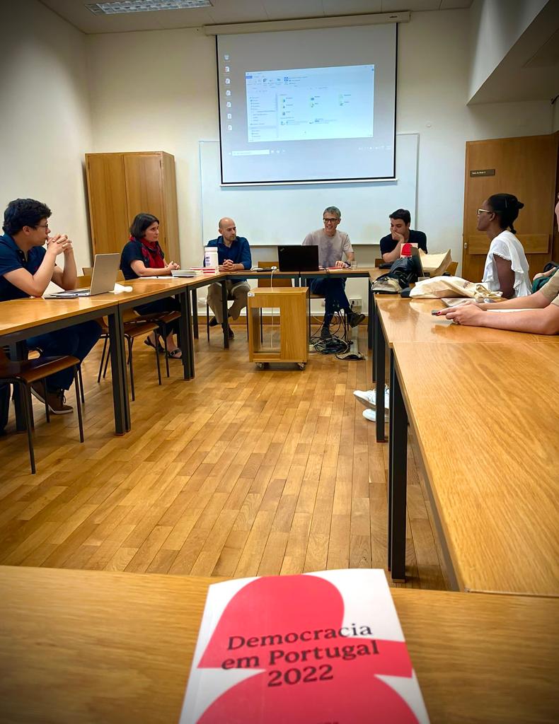 OQD_ICS's tweet photo. Apresentação interna do livro "Democracia em Portugal 2022", no @icsunivlisboa, por Marcelo Camerlo, @DavidJDPimenta e Lúcio Hanenberg.

Em breve será anunciada a apresentação aberta ao público.

#qualidadedademocracia #democracia #cienciapolitica #democracy #politicalscience https://t.co/GXLCOzr6UM