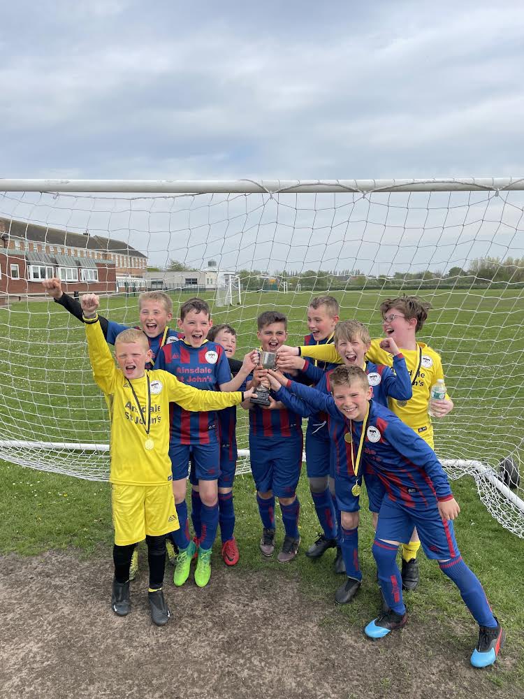 AinsdaleStJohns's tweet photo. Miss G and her winning team…Rob from @UltimateKidsLtd might have helped too 🤫 Great teamwork and determination from the boys’ football team tonight in the finals for the ‘Dumbell League’. Leading to a very triumphant win - well done boys! #TeamASJ https://t.co/JDPbk64I0o