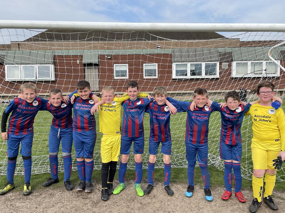 AinsdaleStJohns's tweet photo. Miss G and her winning team…Rob from @UltimateKidsLtd might have helped too 🤫 Great teamwork and determination from the boys’ football team tonight in the finals for the ‘Dumbell League’. Leading to a very triumphant win - well done boys! #TeamASJ https://t.co/JDPbk64I0o