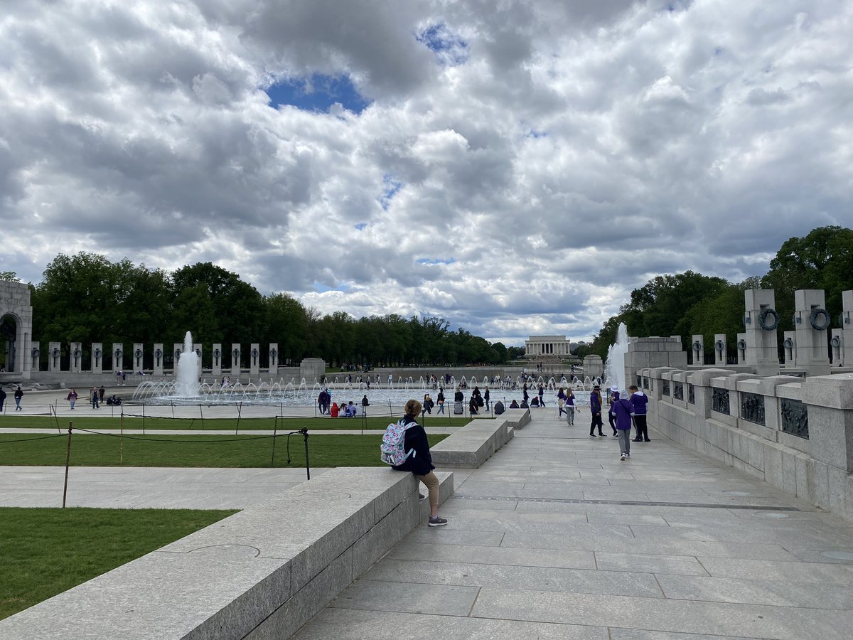 Bus 3 checking out the Washington Monument and the World War II Memorial #NRinspiregreat