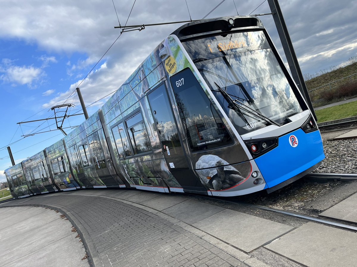 RenzmannTommy's tweet photo. Einfach eine tolle Bahn wie ich finde vom Zoo Rostock. 

#Tram #Straßenbahn #Rostock https://t.co/a4d986Xd68